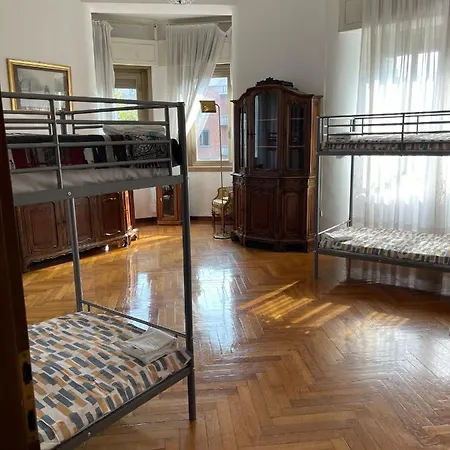 Hostel Corner 32-3